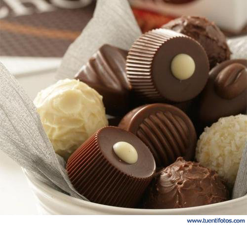 Bombones De Chocolate En Plato