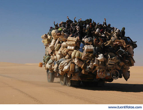 Cien Personas En Un Camion