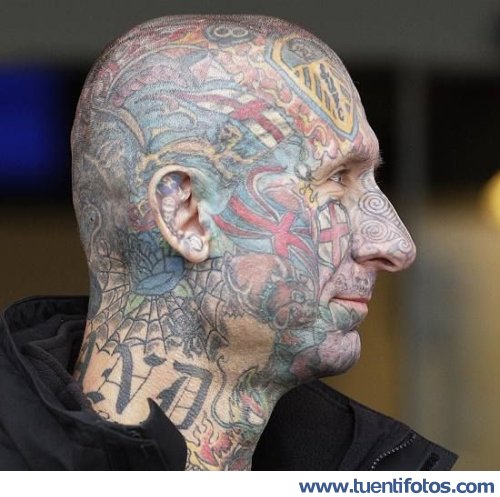 Cara Tatuada