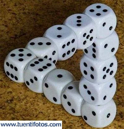 Ilusiones de Triangulo de dados imposible
