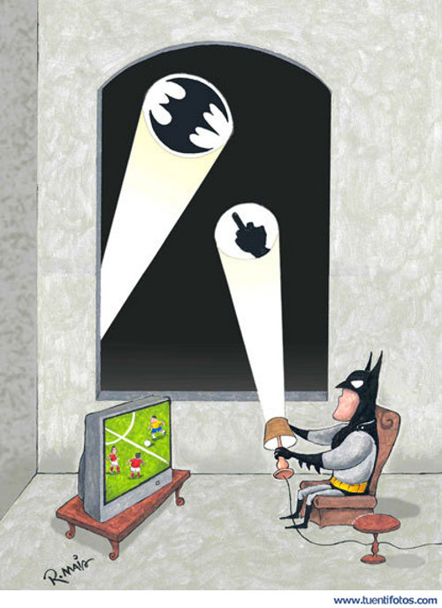 Batman Viendo El Futbol