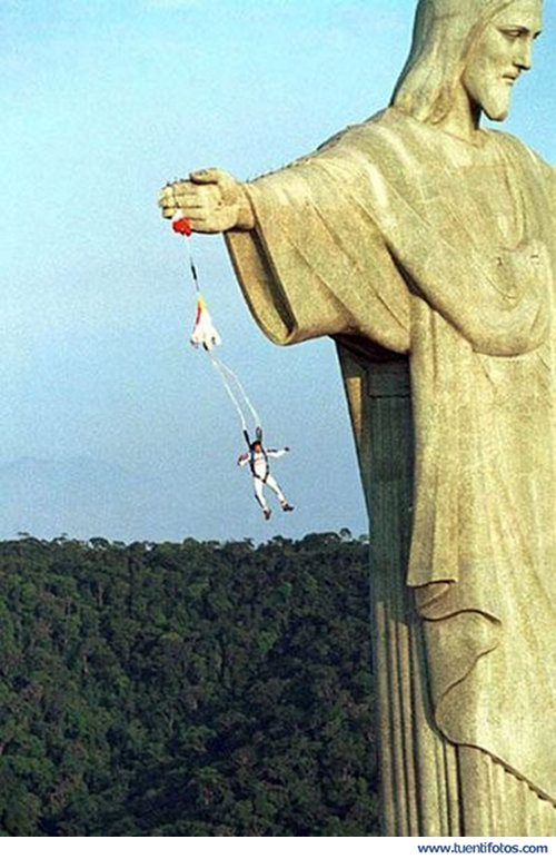 Putadas de Colgando De La Mano De La Estatua
