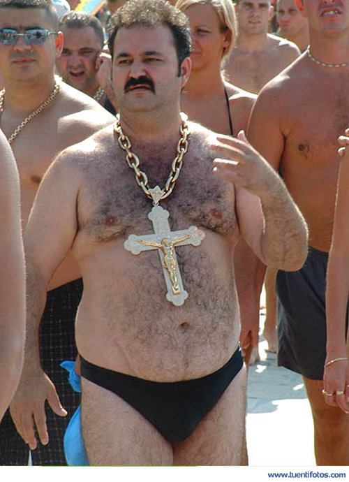 Curiosidades de Con La Cruz Al Cuello