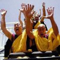 Miniatura de Monjes En Montaña Rusa