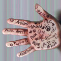 Miniatura de Mano Repleta Amistad Y Paz